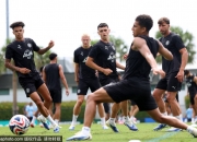 1xBit体育馆-曼联球员精准传球频频，球迷拍手叫好的简单介绍