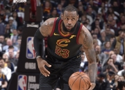 1xBit体育官方-雄鹿双核心双双砍下+轻取魔术的简单介绍