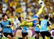 1xBit体育活动-中西方球队实力对决，足球比赛赛场上擦出火花