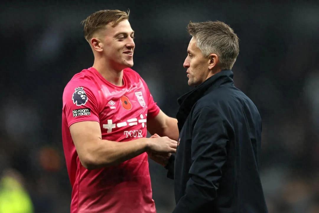 曼联锋线组合默契，世俱杯争冠实力凸显的简单介绍