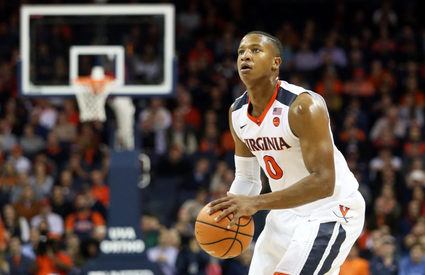 篮球巨星突然接受暴露自传，球星私生活曝光的简单介绍