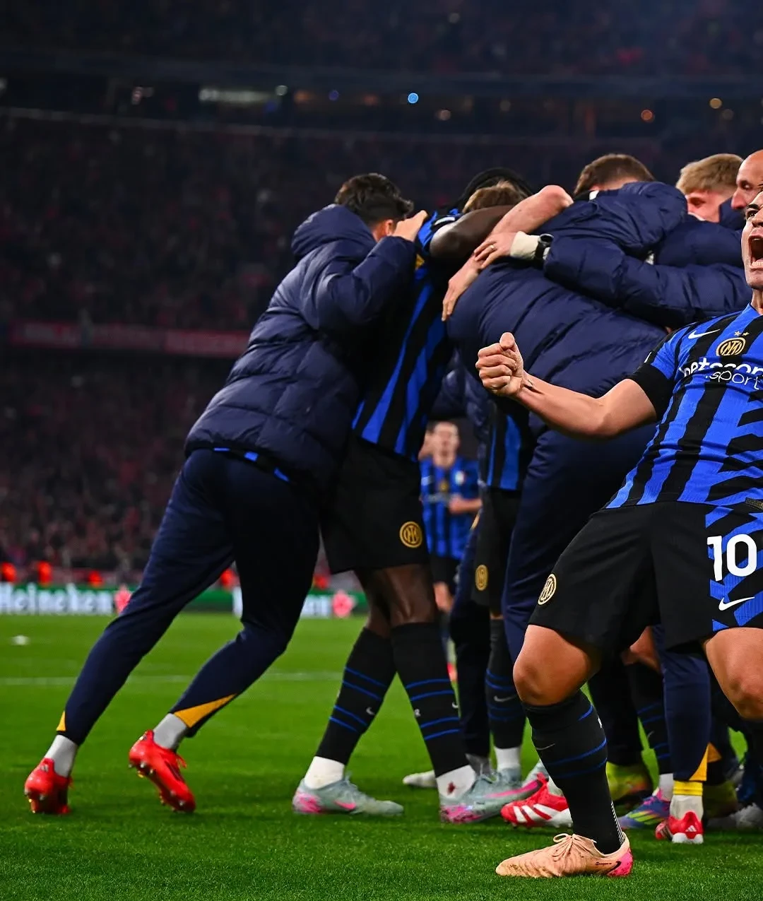 关于拜仁慕尼黑以高水平表现力压对手的信息