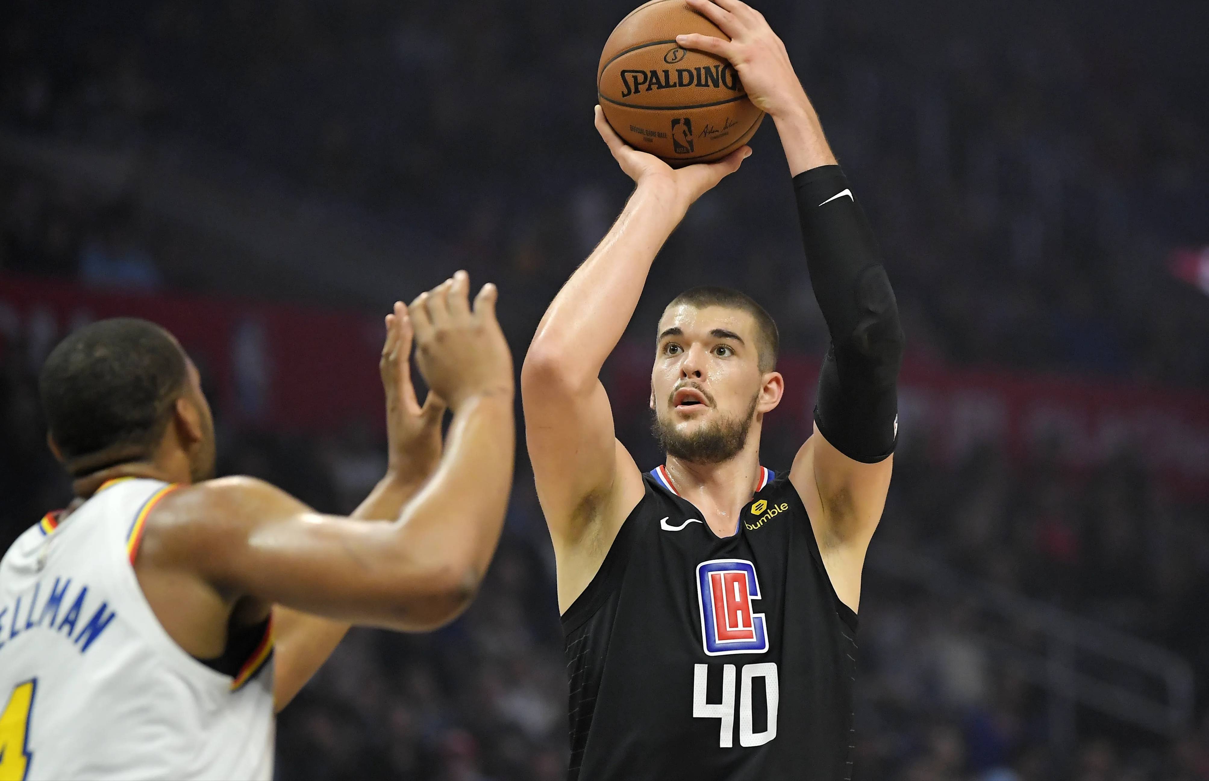 快船球员集体射程不准，需调整进攻策略