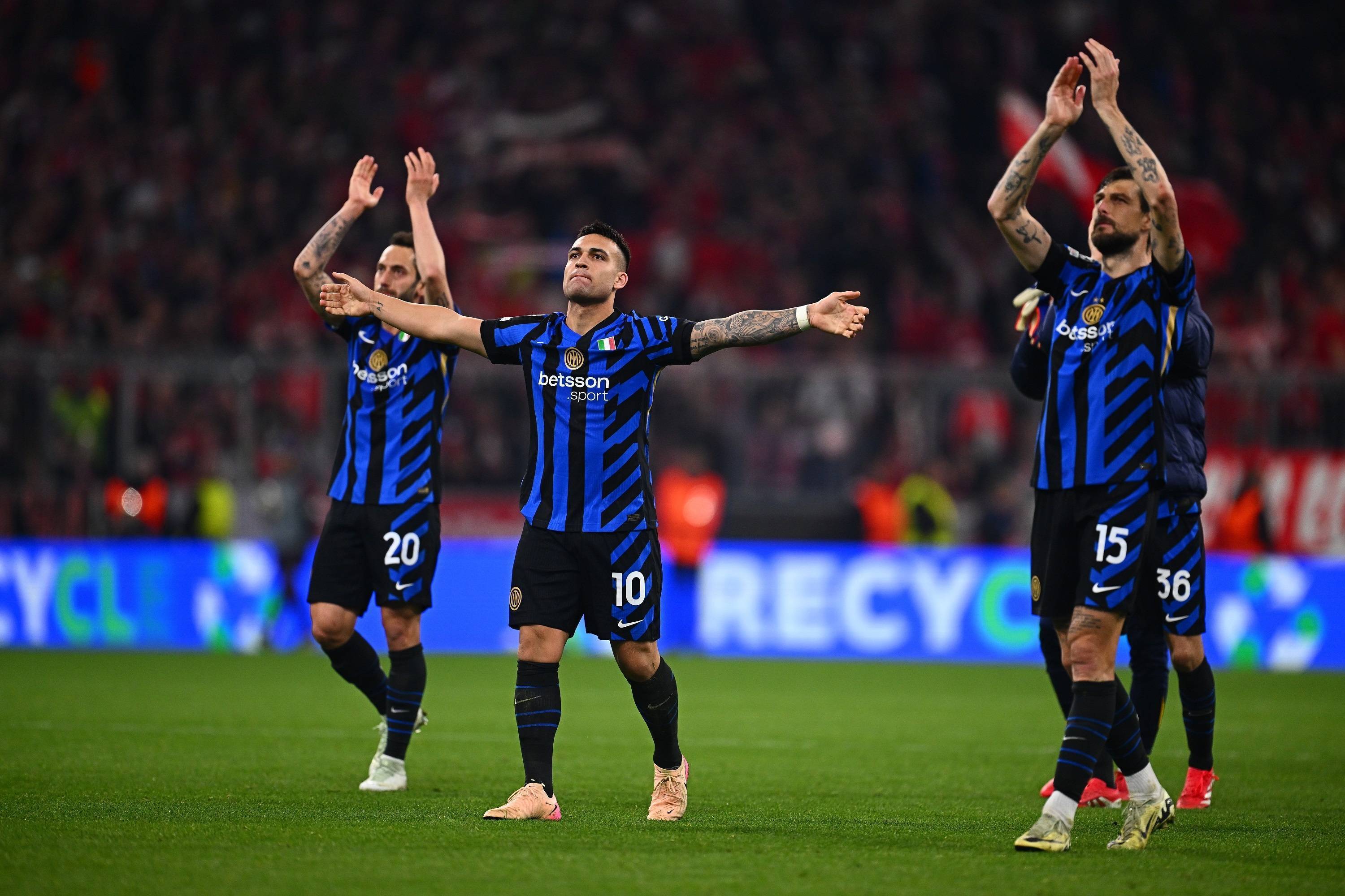 巴塞罗那队欧冠比赛中力争取胜