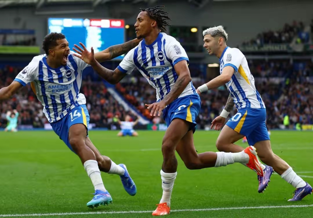 包含曼城客场逆转取胜，继续保持不败纪录，锁定争冠资格的词条