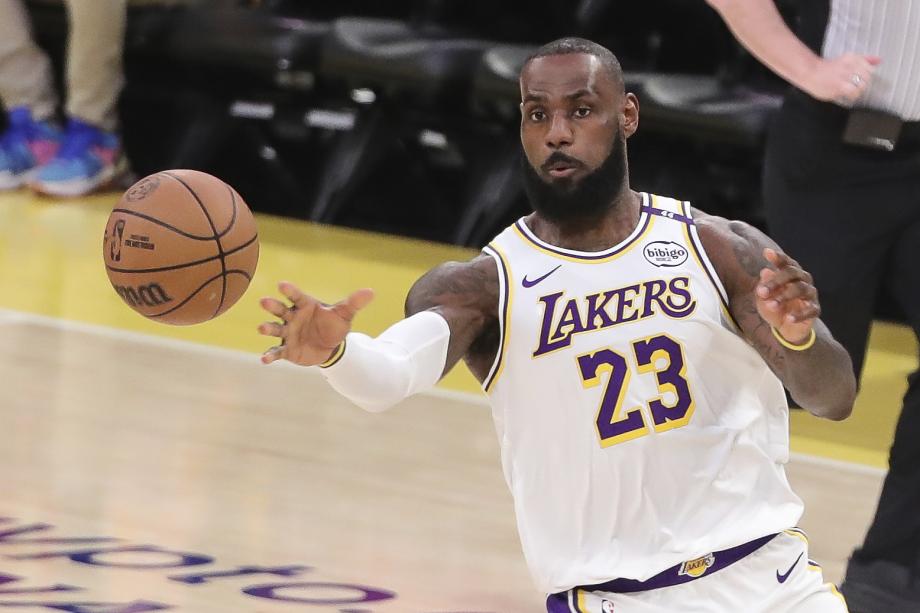 湖人大胜灰熊，浓眉抢眼表现！