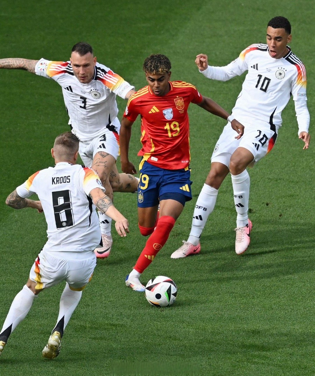 西班牙选手在田径比赛中表现抢眼